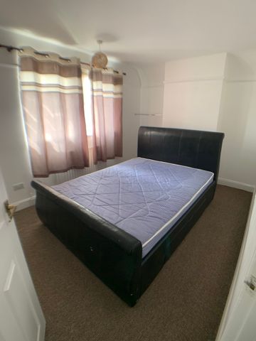 Thornton Avenue, West Drayton, UB7 9JU - Photo 3