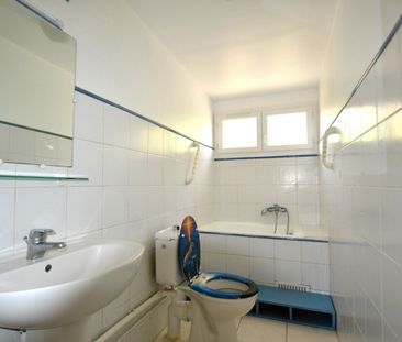 F2 09 rue imperatrice - Photo 1