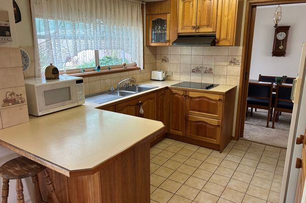 3 BEDROOM- CENTRAL LOCATION - Photo 1