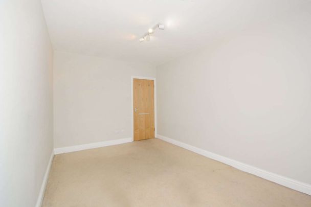 2 bedroom apartment with balcony on the first floor - Photo 1