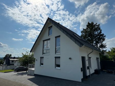 Modernes freistehendes Einfamilienhaus zur Miete - Foto 4