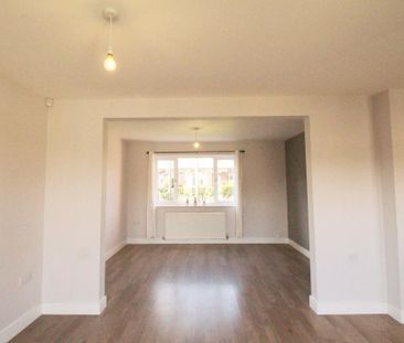 3 bedroom detached house to rent - Photo 4