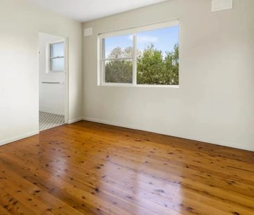 Bright One Bedder with Car Space in Freshwater - Photo 4