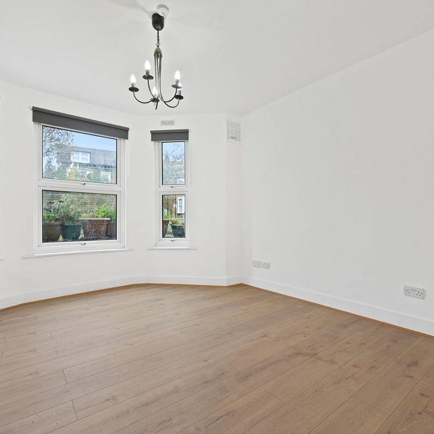 2 Bed Flat, Uxbridge Road, W12 - Photo 1