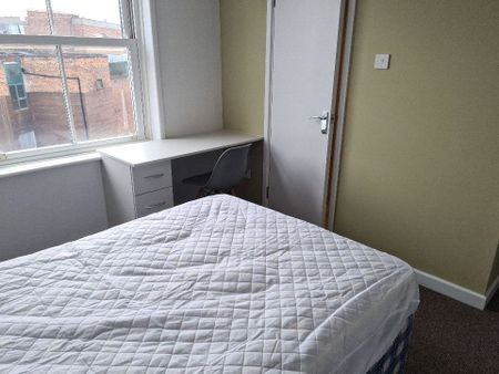 4 bedroom terraced house to rent - Photo 5