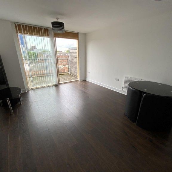 2 BED Apartment To rent - Photo 1