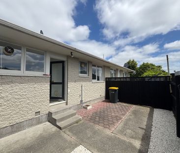 Recently renovated two bedroom home - Close to Town! - Photo 1