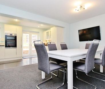 4 bedroom detached house to rent - Photo 3