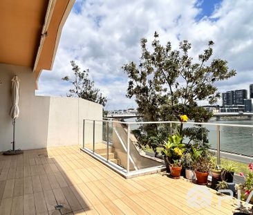 1 x bedroom for Rent in a Beautiful 4-Bedroom, 3-Bathroom Loft Apar... - Photo 3