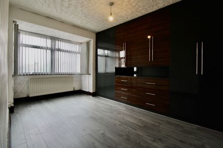 3 Bedroom - Photo 2