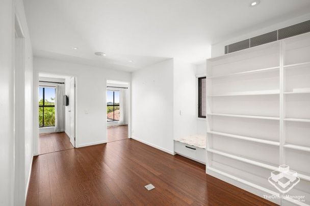 Luxury 4-Bedroom Home with Study, Indoor Pool & Stunning Views in Bardon - Photo 1