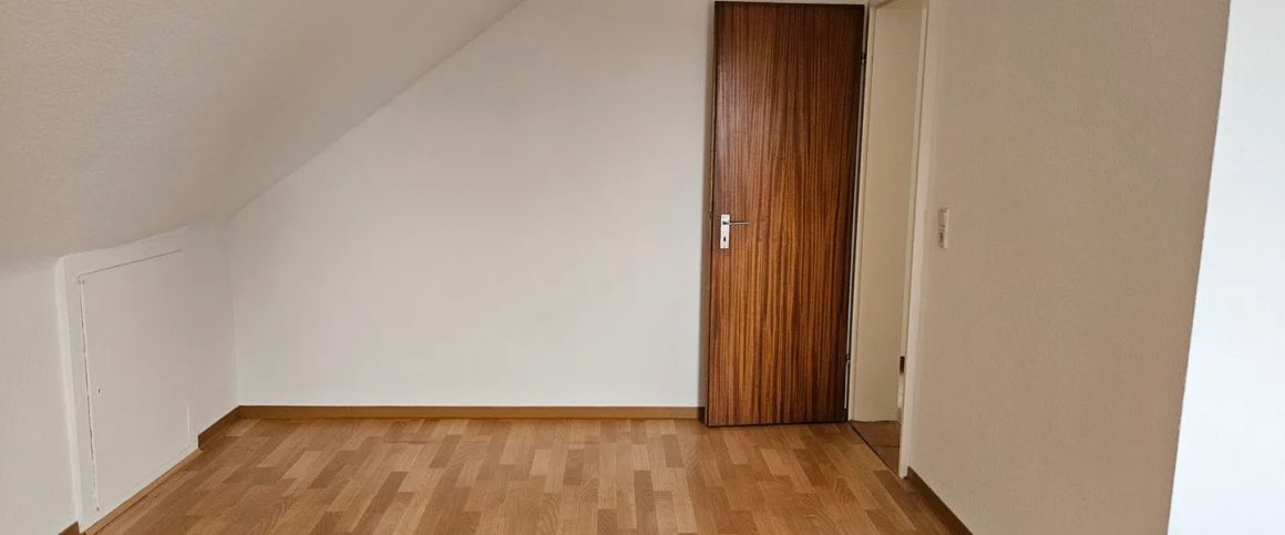 Moderne Dachgeschosswohnung im Grünen - Photo 1