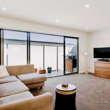 2 Bed, 1 Bath - Photo 1