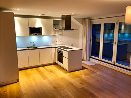 A stunning top floor flat in an exclusive development in a popular road in Fulflood area within easy reach of the railway station and city centre with views over Peter Symonds` playing fields. 2 Allocated parking spaces. - Photo 4