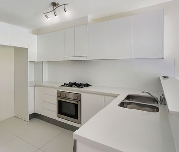 3 Bedroom Townhouse with 3 Bathrooms & 3 Car garage - Photo 4