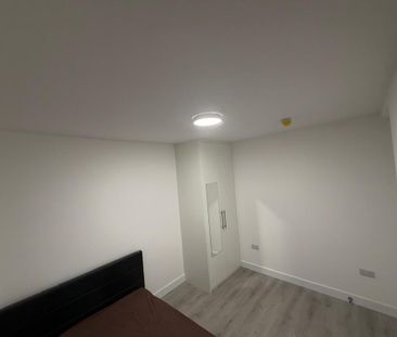 5 bedroom semi-detached house to rent - Photo 3