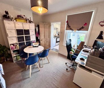 2 bedroom semi-detached house to rent - Photo 2