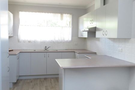 CENTRAL 2 BEDROOM UNIT! CLOSE TO TOWN! - Photo 4