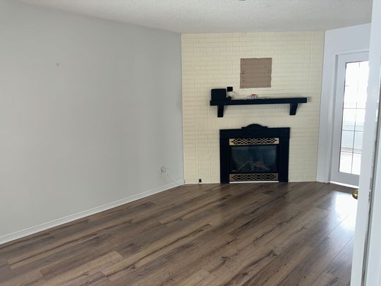 For Lease - UPPER - 16 Cuthbert Street, Barrie, Ontario - Photo 1