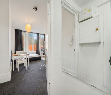 Bedsit, Holmdale Road, NW6 - Photo 2