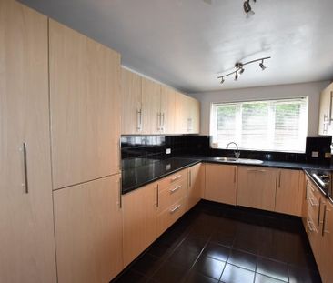 4 bedroom detached house to rent - Photo 4