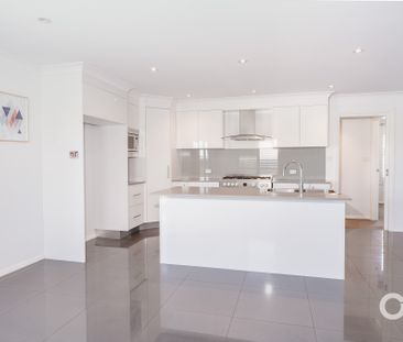 21 Mariposa St, Orange NSW 2800 - House For Rent | Domain - Photo 5