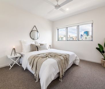 Top Floor Apartment with Sunny North-Facing Views - Photo 2