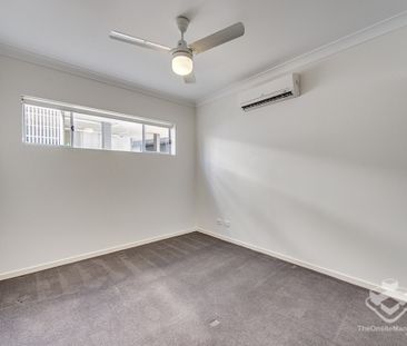ONE FEMALE tenant for FURNISHED bedroom (shared bathroom) - Photo 2