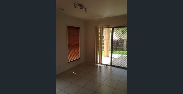 EXECUTIVE FAMILY HOME IN A QUIET COURT - Photo 1