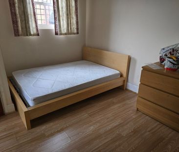 1 Bed Flat, Mansfield Road, NG5 - Photo 3