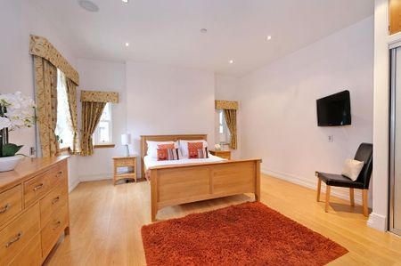 3 bedroom flat to rent - Photo 4