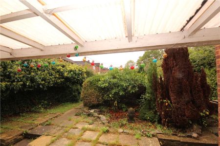 Pond Meadow, Guildford, Surrey, GU2 8LE - Photo 5