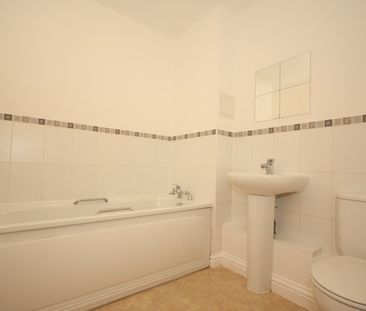 Tudor Way, Knaphill, Woking - Photo 4