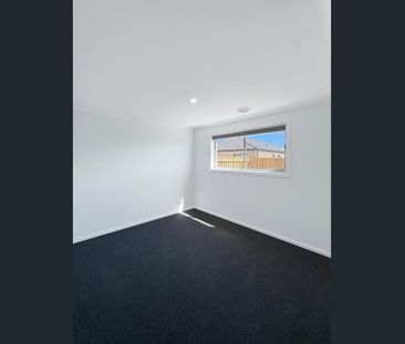 Modern living in a brand new home - Photo 2