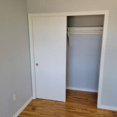 Large Bright Renovated 1 bedroom - Photo 4