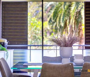 Oversized Modern Full Brick Apartment with Dual Aspect & Leafy Outl... - Photo 2