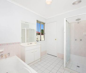 Spacious Family Home - Photo 5