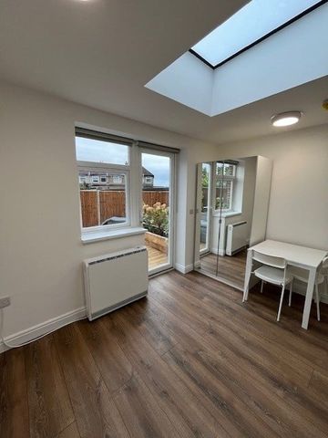 Studio Flat, Ovesdon Avenue, HA2 - Photo 2