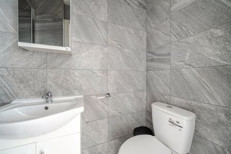 East Dulwich Grove, London, SE22 - Photo 2