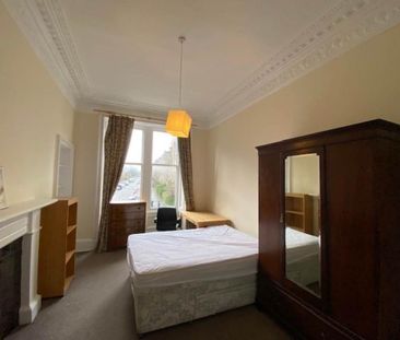 4 bedroom flat to rent - Photo 3