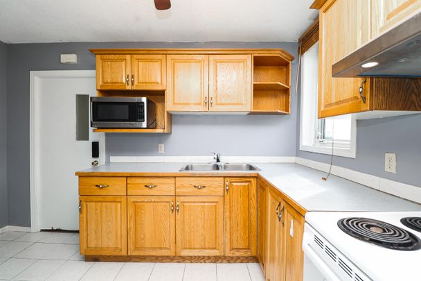 1126 Cyrville Road-A Ottawa ON K1J 7S9 - Photo 1