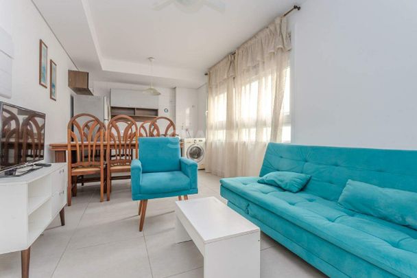 Apartamento mobiliado com 1 dormitório e 1 vaga de garagem, no bairro Cidade Baixa - COD: 25119 - Photo 1