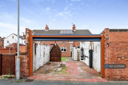 3 bedroom terraced house to rent - Photo 2