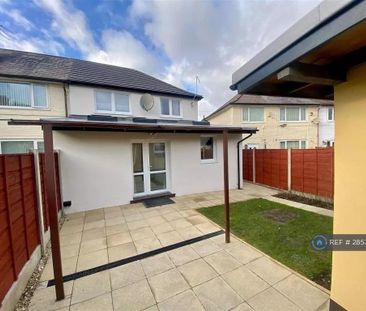 4 bedroom semi-detached house to rent - Photo 3