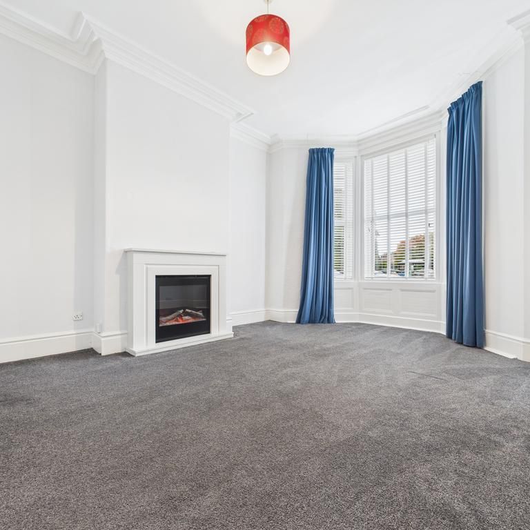 3 bedroom flat to rent - Photo 1