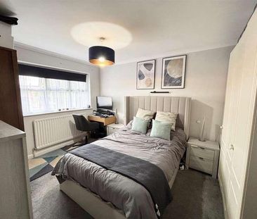 Woodbury Grove, Solihull, West Midlands, B91 - Photo 4