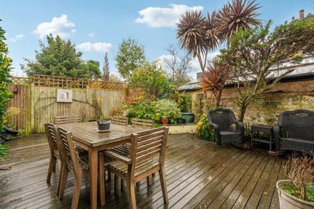 3 bedroom semi-detached house to rent - Photo 4