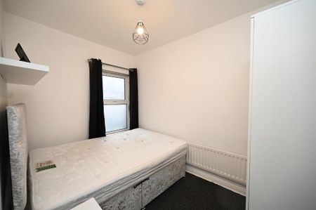 33 Olympia Drive, Belfast, BT12 6NG - Photo 4