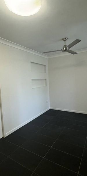 RENOVATED 1 BEDROOM IN QUIET COMPLEX - Photo 1