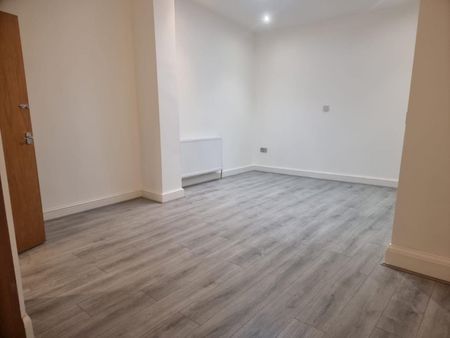 1 bedroom Flat To Let - Photo 3